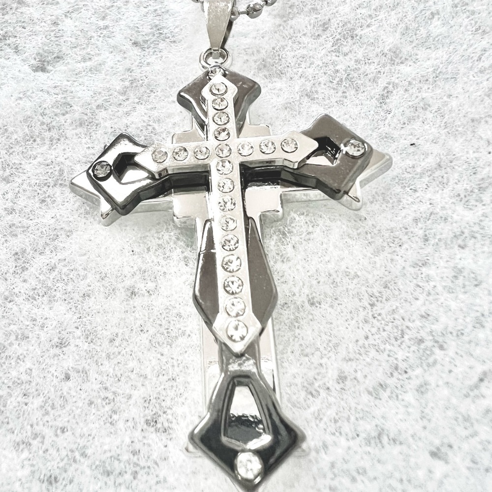 Cross colors with CZ .